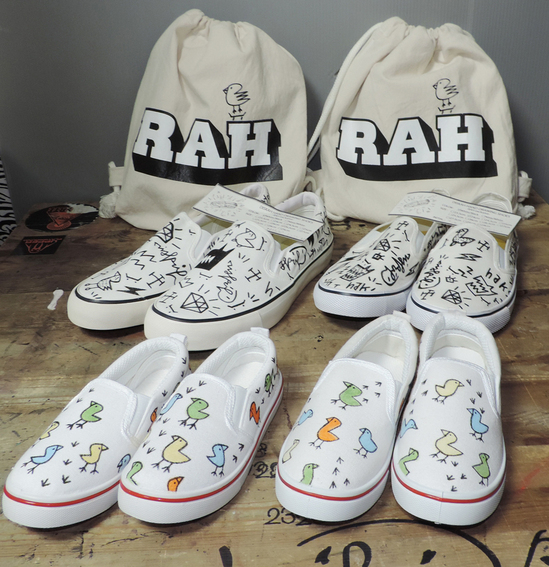 DISKAH-HAND-DRAWING-SHOES-2st-Delivery-family.jpg