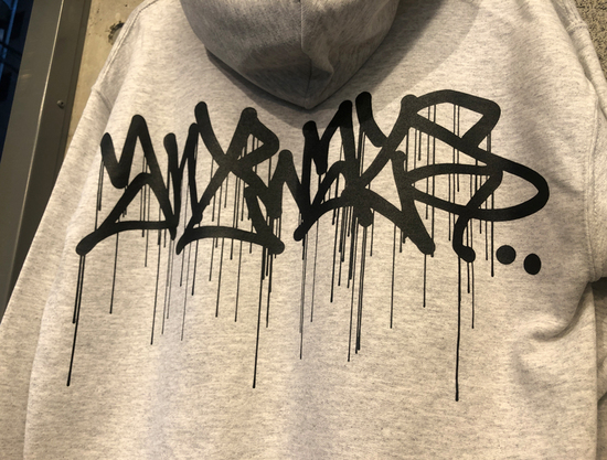 bams-exhibition-anyways-at-rah-yokohama-anyways-hoodie-back-black-print-ash.jpg